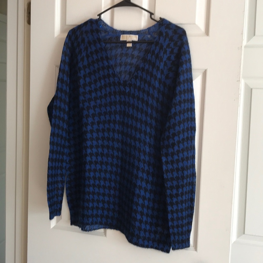Light weight sweater
